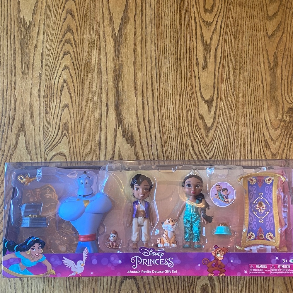 Disney Princess Aladdin Petite Set